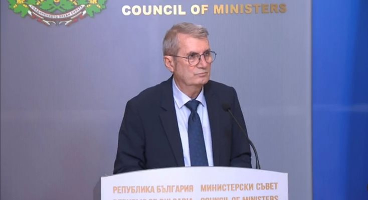 Здравният министър проф. Христо Хинков пусна за обсъждане промените в закона за лечебните заведения.