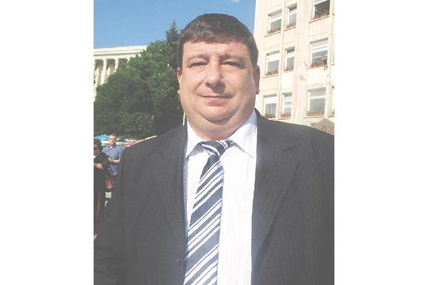 Боян Савянов от партия “Българска социалдемокрация” има собствена фирма.