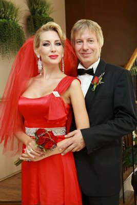 Миската и Александър вдигнаха сватба в Лас Вегас