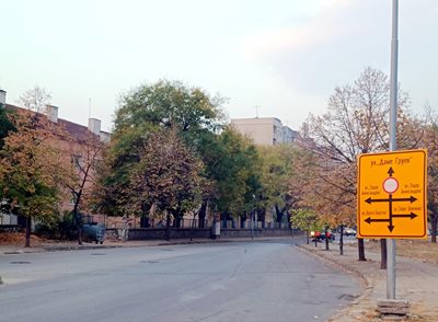Почти година се точи ремонтът на ул. "Даме Груев" и краят му не се вижда.