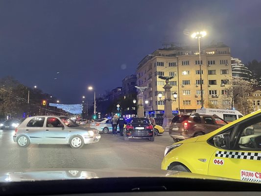 Инцидентът е станал около 17:00 ч. днес СНИМКА: Фейсбук/Катастрофи в София