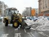 40 см сняг в Пловдив, товарят го и извозват с камиони