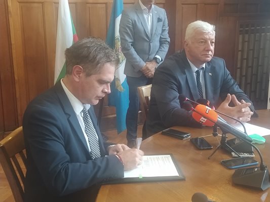 Министърът на икономиката подписа договора за отпускане на 1, 028 млн. лева на община Пловдив за инфраструктура