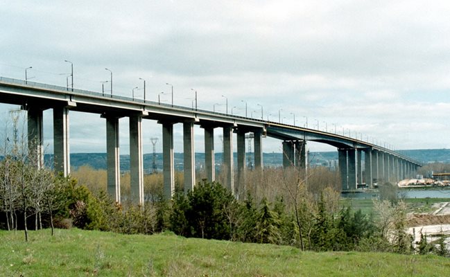 Аспаруховият мост във Варна, от който би трябвало да почне магистрала "Черн оморе"
