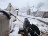Еврокомисар: Незабавно да се затвори лагера Вучак в Босна