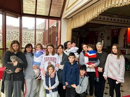 Част от жените, настанени в Стария Пловдив с децата си.