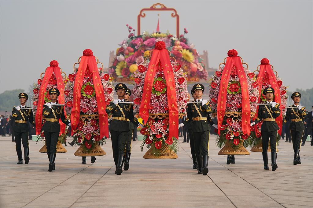 Днес Китай отбелязва Деня в памет на народните герои