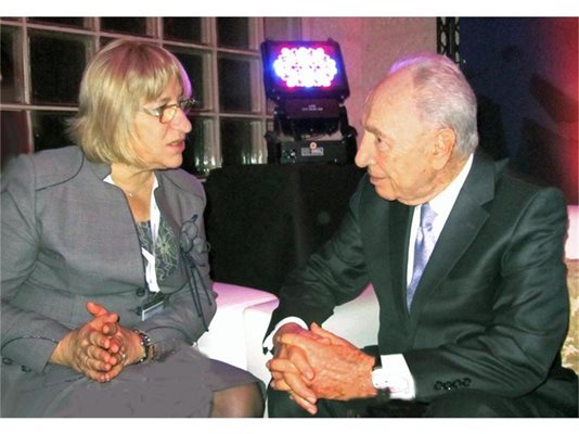 Председателката на българския парламент Цецка Цачева разговаря с президента на Израел Шимон Перес в Йерусалим вчера. 
СНИМКА: НАРОДНО СЪБРАНИЕ