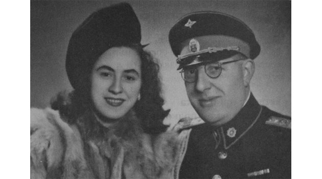 НЕУДОБНИ: Полковник Димо Шиваров и красивата Трендафилка са свидетели на срещите между Главинчев и Гешев.