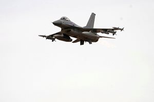 24 млн. долара отстъпка за вторите F-16, ако парламентът каже “да” до 15 декември (Обзор)