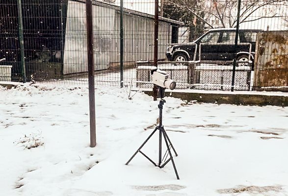 Триногата в Ясеновец е сложена точно до пътя