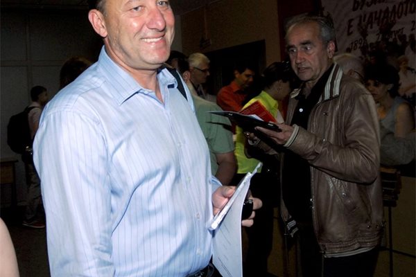 Зам.-шефът на левите депутати Ангел Найденов пак става говорител на партията. Той бе "гласът" на БСП и преди да оглави парламентарната група по време на кабинета "Станишев"