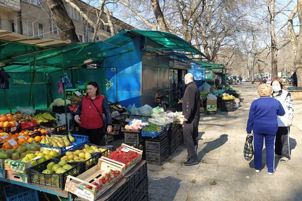 Пазарът на ул. "Младежка".