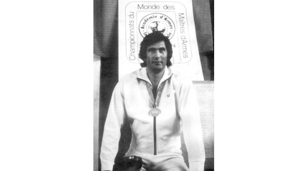1974 г. Победител в световно първенство по сабя за професионалисти в Германия
