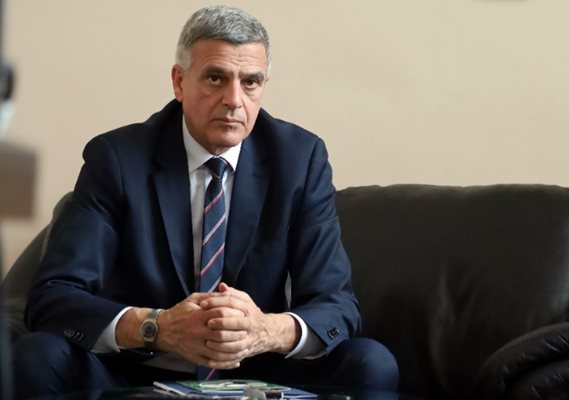 Стефан Янев отрече да е обсъждал коалиция с Корнелия Нинова и БСП