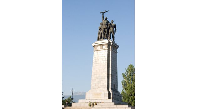 Паметникът на Съветската армия в София