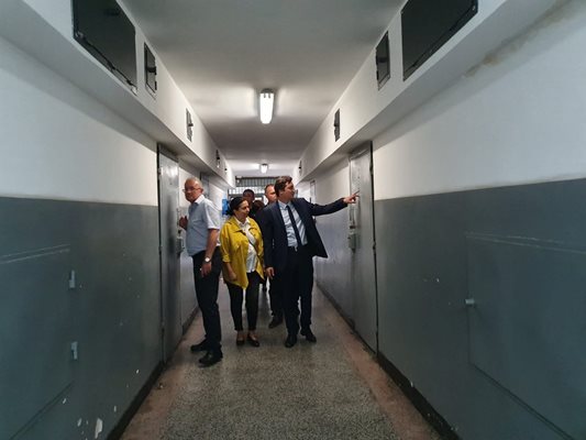 Крум Зарков посети затвора в Бобов дол.

Снимка: Министерство на правосъдието