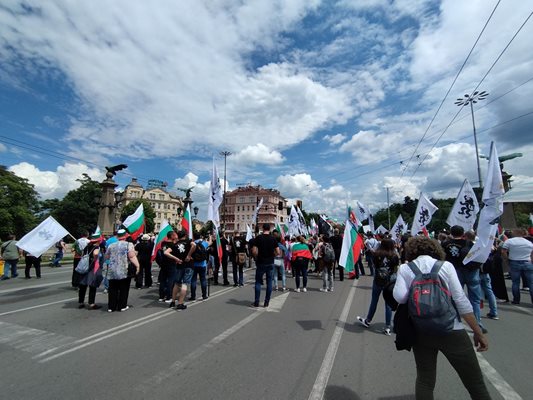 Антиправителственият протест на "Възраждане" блокира Орлов мост СНИМКА: Весела Бачева