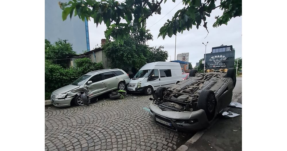 Metropolitan Police Officers Arrested for Bribery in Hit and Run Accident