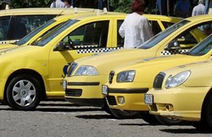 Вдигат в Бургас с 20% цените на такситата - ще возят на 1,30 лв. за километър