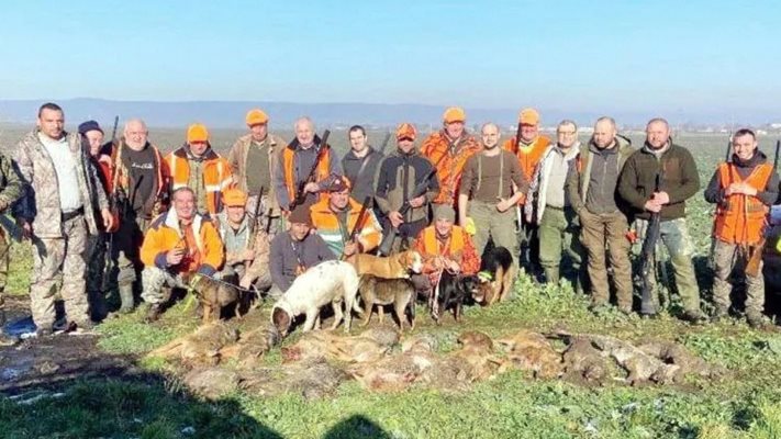 ЛОВДЖИЙСКИ РЕКОРД! Гръмнаха 17 чакала накуп