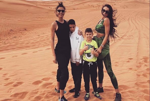 Семейно в пустинята на Дубай