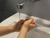 Жените мият ръцете си по-старателно от мъжете след ходене до тоалетна