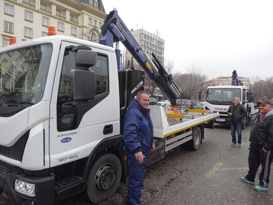 Паяците в Пловдив стават 5 и ще вдигат коли наред.