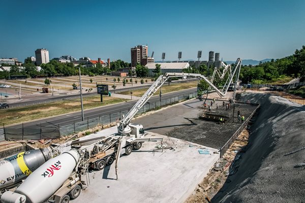 Трудните почвени условия на станция "Стадион Георги Аспарухов" изискват укрепване на почвата.