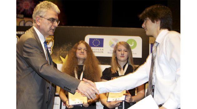 ПРИЗНАНИЕ: Българският математик получава специална награда в Лисабон за млади учени.
