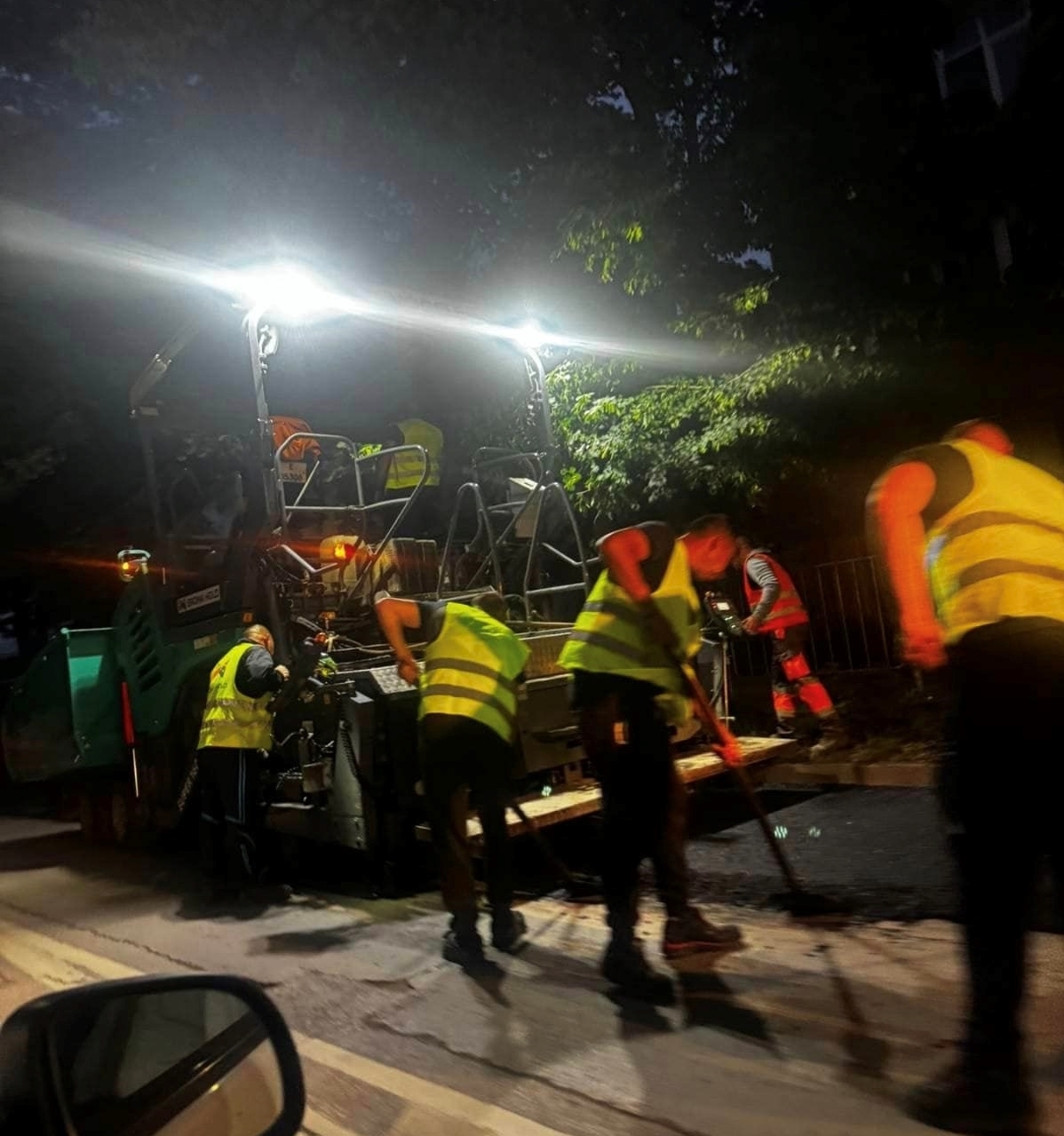 През нощта асфалтират улиците в Благоевград по нов начин