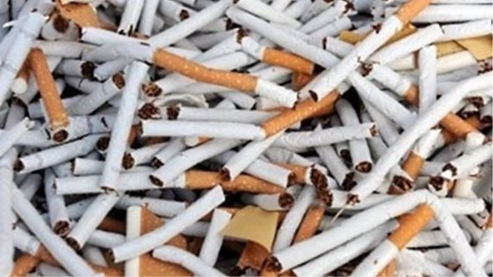 Деца в началното училище пушат на поразия цигари и вейпове