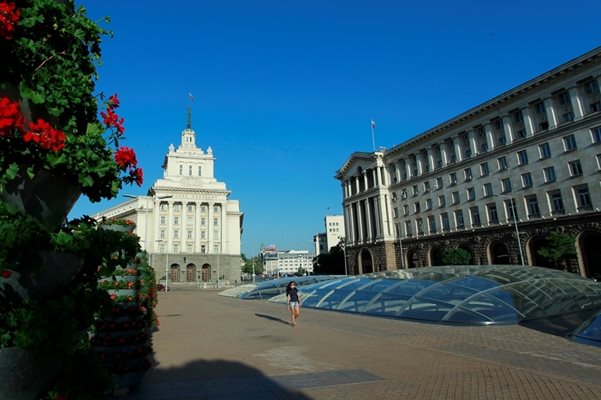 Ларгото в София, където е триъгълникът на властта - парламент, Министерски съвет и президентство