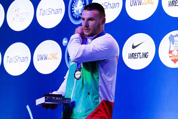 Кирил Милов се окичи със сребърния медал на световното в Сърбия