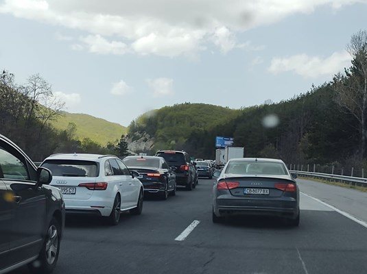 Задръстването на магистрала "Тракия" в посока Бургас е голямо.