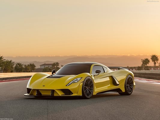 Американците от Hennessey твърдят, че Venom F5 е най-бързата кола в света с максималните 484 км/ч. Трябва до го докажат обаче на пистата през следващата година.  СНИМКИ: “24 ЧАСА”