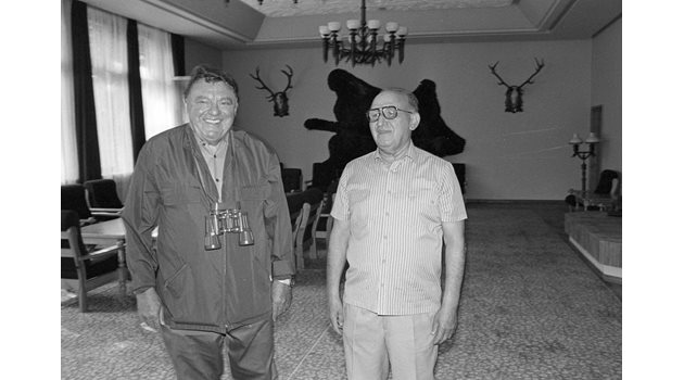 Франц Йозеф Щраус и Тодор Живков планират различно бъдеще за България и Източна Европа, но Горбачов ги изпреварва. 