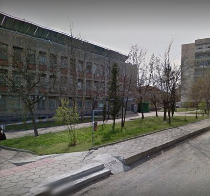 Общинската болница в Раднево. Снимка "Гугъл стрийт вю"