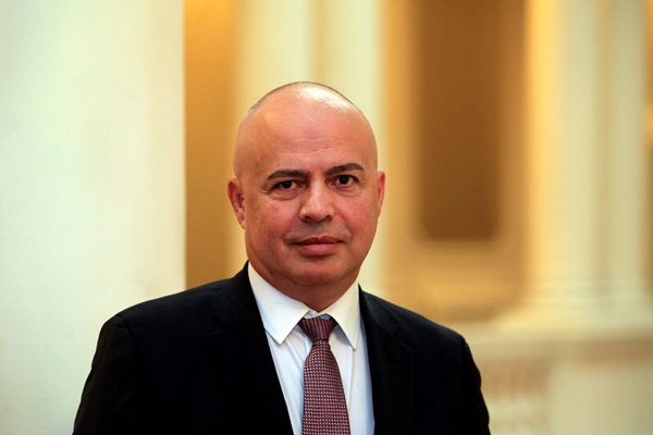 Георги Свиленски е зам.-председател на групата на БСП в парламента.