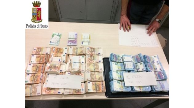 Властите в Торино задържаха 330 000 евро в брой СНИМКА: Италианска полиция