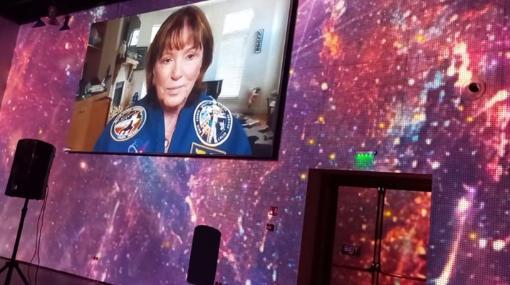 По време на събитието "Ало, Космос! Говори България" астронавтката Анна Фишър отговори на въпроси на деца и студенти.