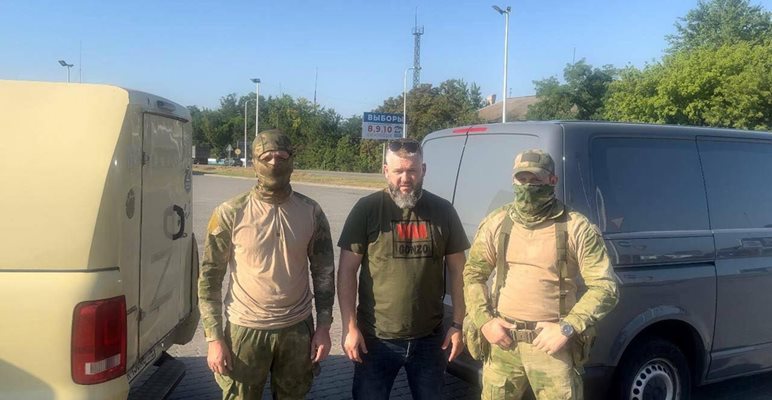 Руснак, който доброволно се е записал да се бие в Украйна, разказва пред блогър, че го е направил, след като е гледал много репортажи на WarGonzo СНИМКА: Телеграм/WarGonzo