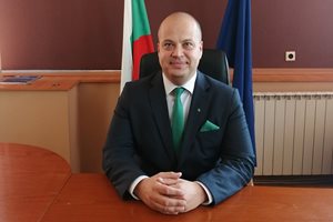Областният управител на Пловдив: Когато даряваш, ти ставаш по-богат