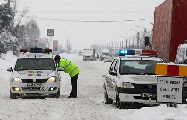 В Румъния се изисква колата да бъде подготвена за зимни условия, тъй като там често пътищата са затрупани от преспи.