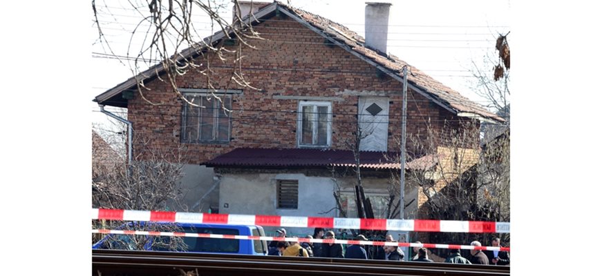 Къщата на ужасите в кв. Кумарица в Нови Искър, снимка Юлиян Савчев