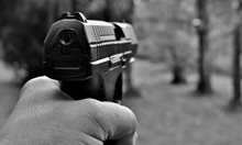 Масов бой с бухалки и стрелба с пистолет за момиче в Кюстендил