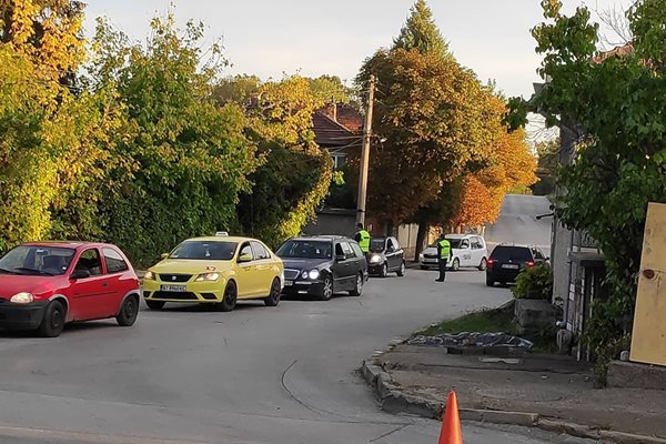 КПП и масови проверки на кръстовището към кварталите Гарата и Калтинец в Горна Оряховица