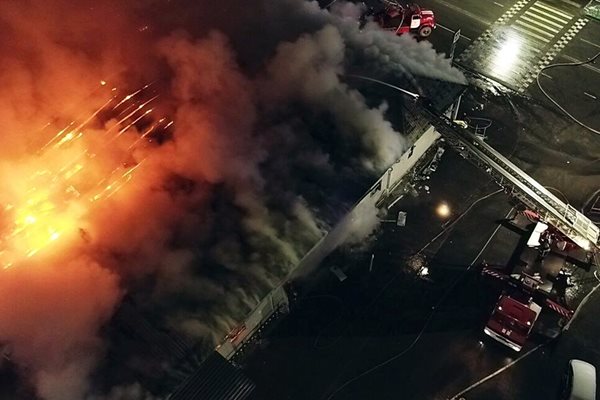 Поне 13-15 загинали по време на пожар в заведение в руския град Кострома