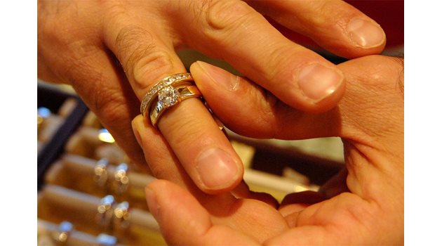 ВНИМАНИЕ: Бъдещите младоженци трябва да помислят добре дали познават партньора си преди да му сложат пръстен на ръката. 
