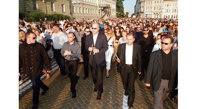 Слави протестираше по различни политически въпроси.